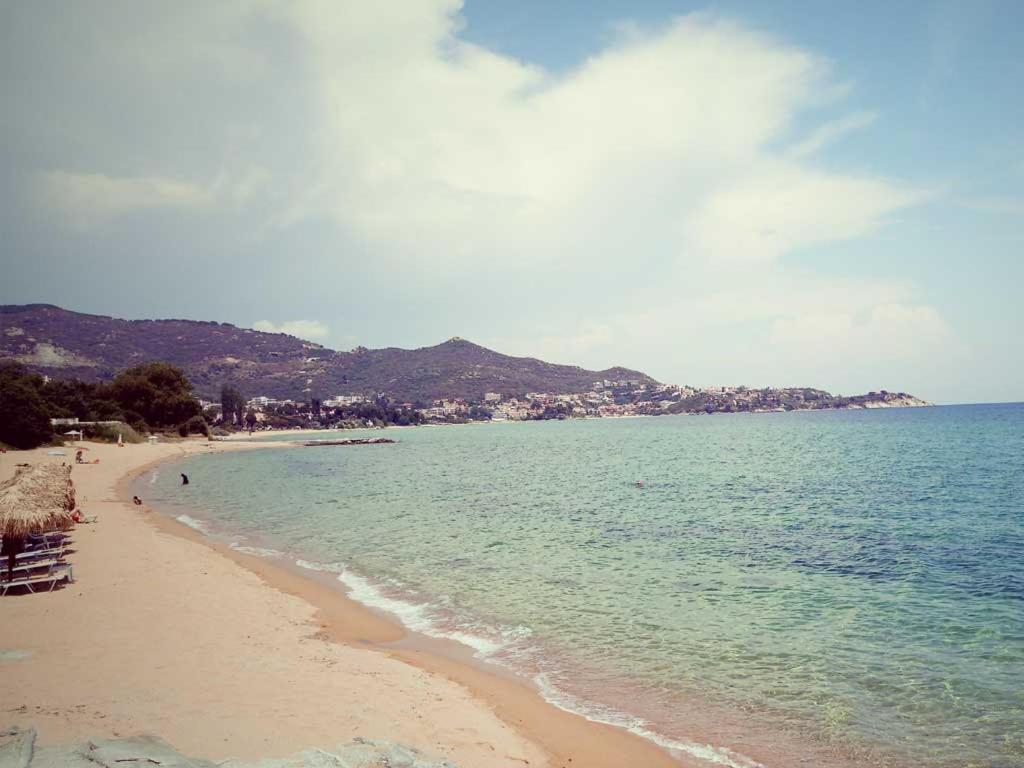 Beautiful Home By The Sea PalaiónTsiflíkion 외부 사진